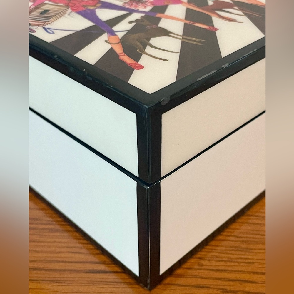 Henri Bendel Lacquered Wood Jewelry Box, w/trays, Izak Illustration, *no key - Picture 14 of 15